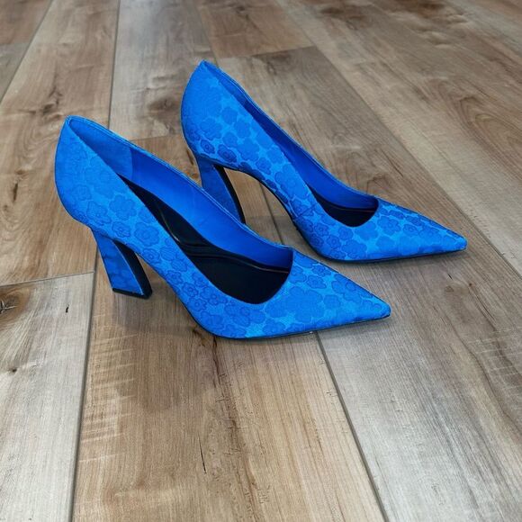 NWT Gianni Bini Blue Satin Embossed Floral Heels-Stiletto Closed Toe Size 8 1/2 - Picture 3 of 15
